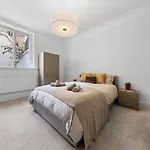 Harrods 2 Bed Lux Flat W/Patio