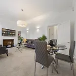 Harrods 2 Bed Lux Flat W/Patio