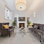 Harrods 2 Bed Lux Flat W/Patio