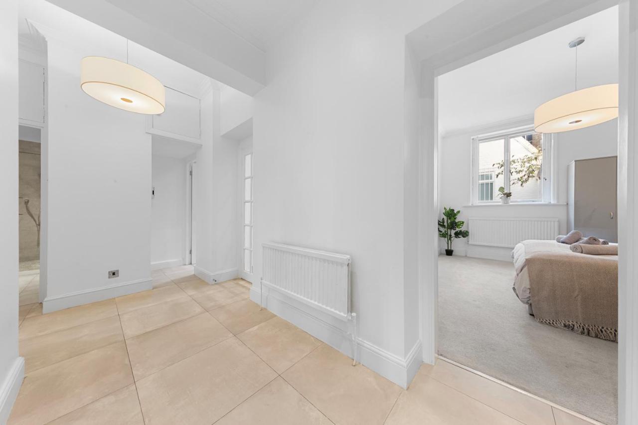 Apartment Harrods 2 Bed Lux Flat W/patio *