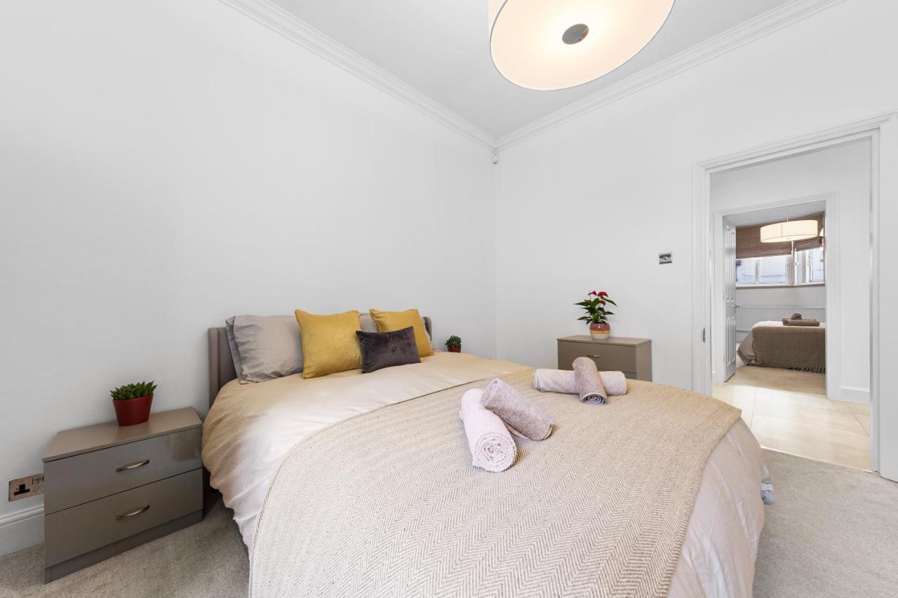 Harrods 2 Bed Lux Flat W/patio * Londra