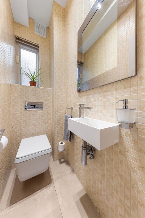 Apartment Harrods 2 Bed Lux Flat W/patio