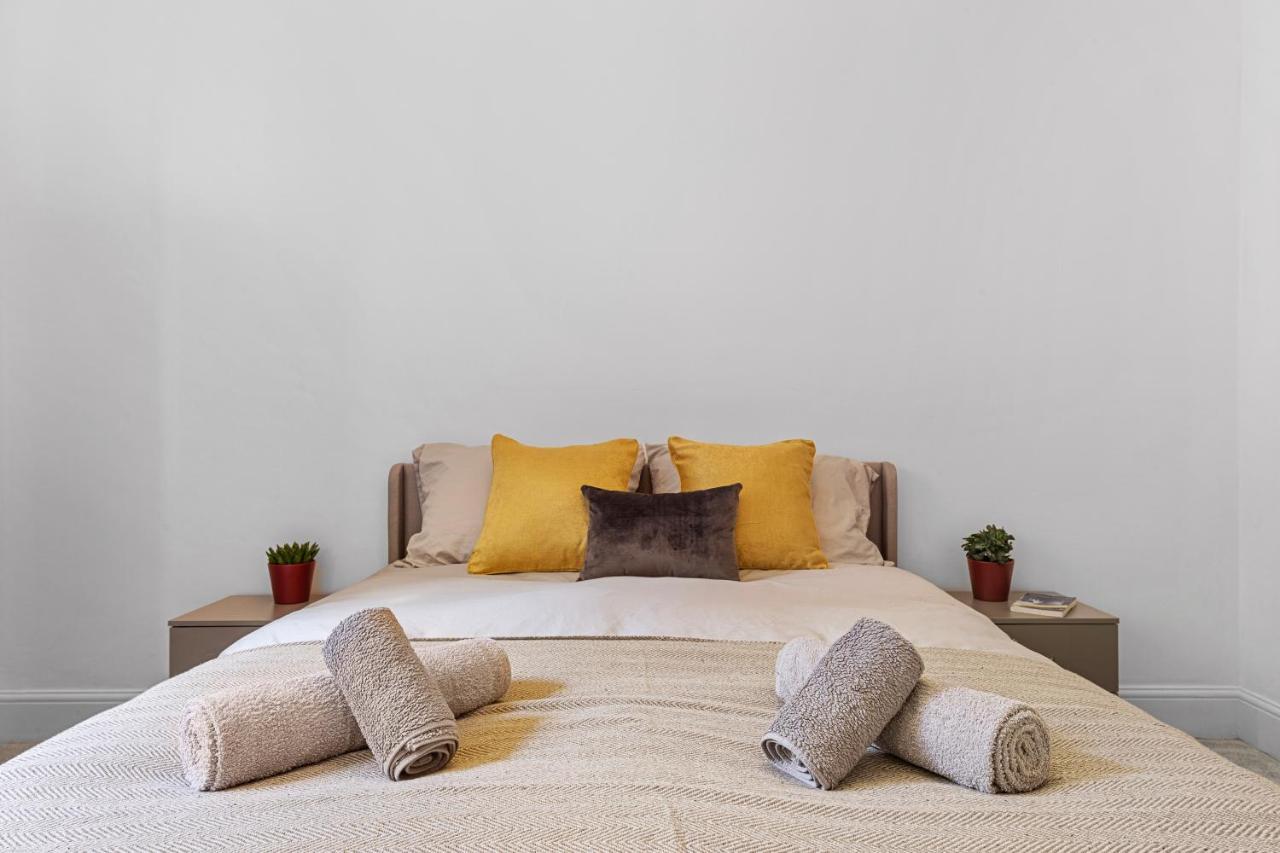 Apartment Harrods 2 Bed Lux Flat W/patio London